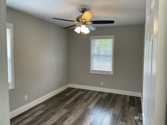 Building Photo - 4338 Ogburn Ave