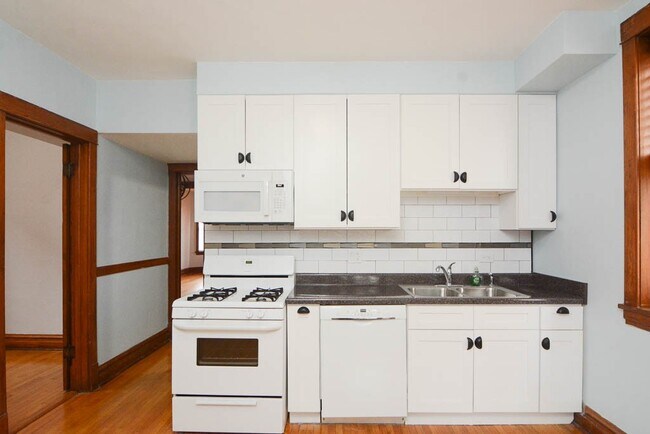 Foto del edificio - 3511 N Western Ave