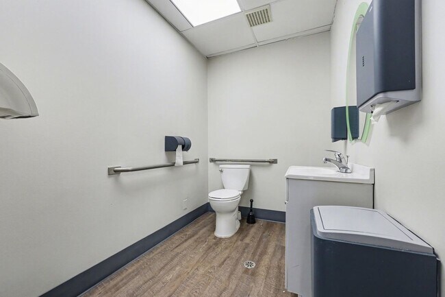 Foto del edificio - 30000 Orchard Lake Rd