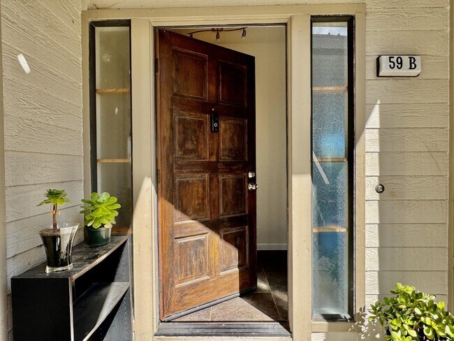 Building Photo - 59 Appian Way