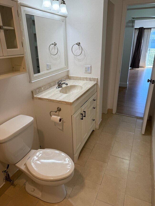 Master bathroom looking into walk in closet - 9365 Fontainebleau Blvd