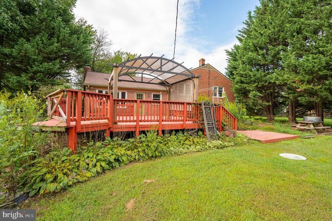 Building Photo - 39780 Overlook Knolls Rd