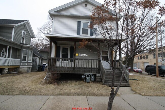 Foto del edificio - Large 3 - Bedroom Duplex in Oshkosh