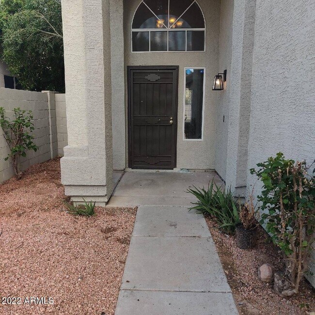 Building Photo - 2693 S 156th Dr