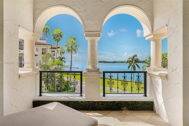 Foto del edificio - 2331 Fisher Island Dr