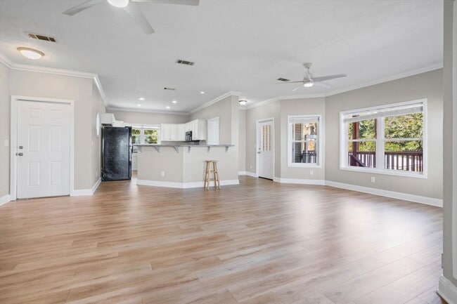 Building Photo - BAY FRONT LIVING