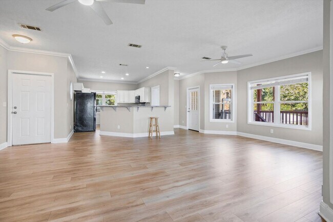 Foto del edificio - BAY FRONT LIVING