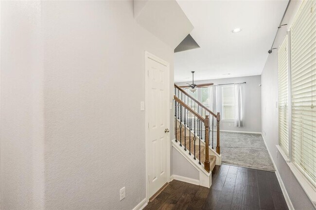 Building Photo - 10034 Hillside Bayou Dr