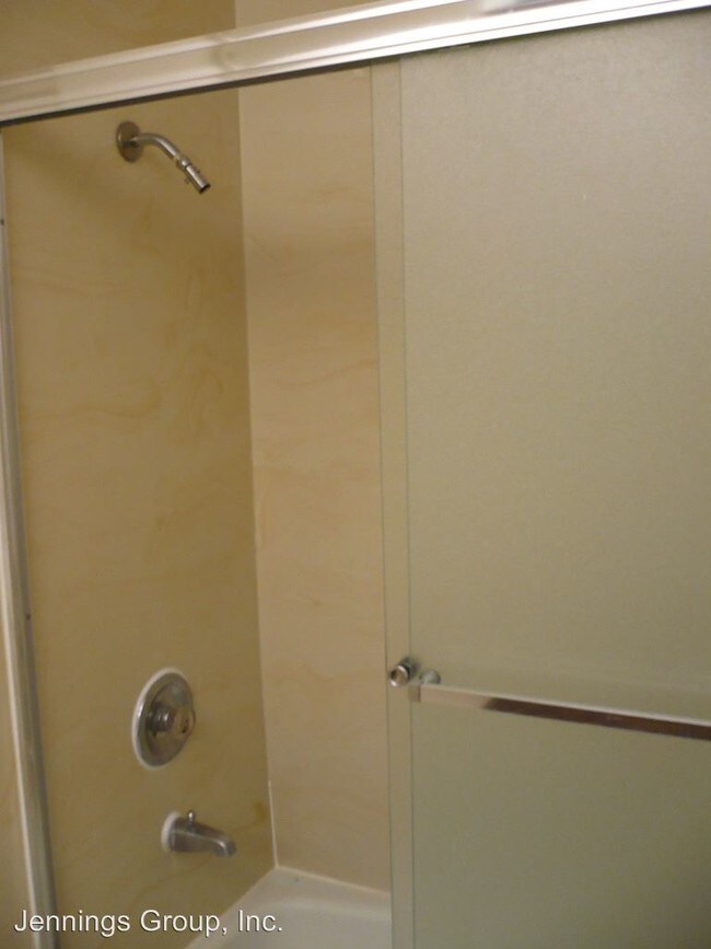 Foto del edificio - 451 W 13th Ave