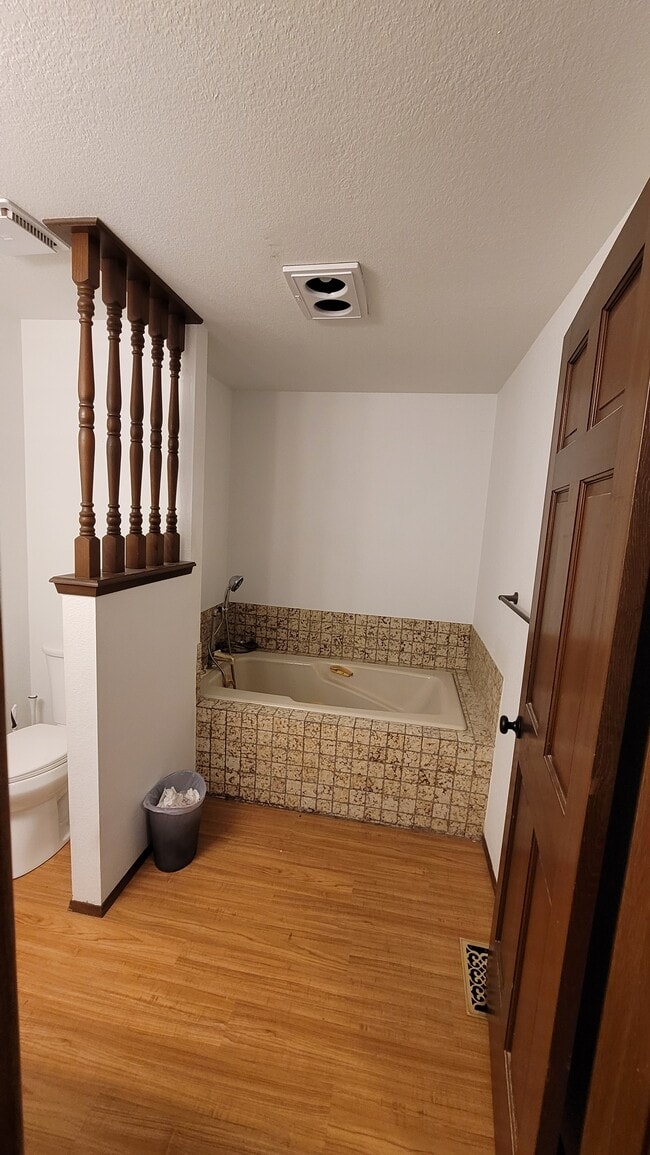 Upstairs Bathroom - 9905 157th St E
