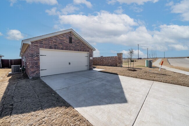Foto del edificio - 14004 Birch Farm Dr