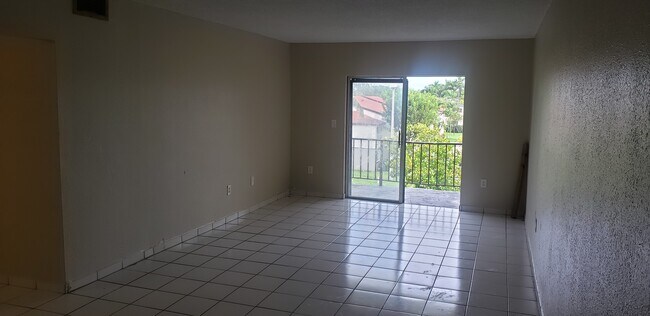 Building Photo - 5100 SW 41st St
