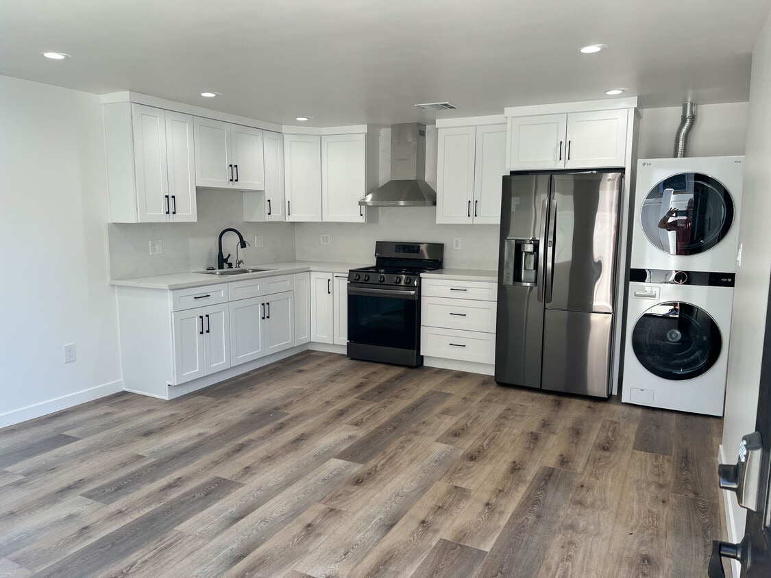 Foto principal - 7718 N Glenoaks Blvd