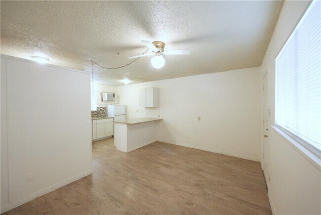 Building Photo - 2302 Leon St