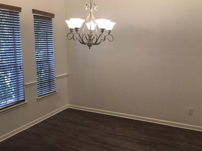 Foto del edificio - 8630 Henrico Ln