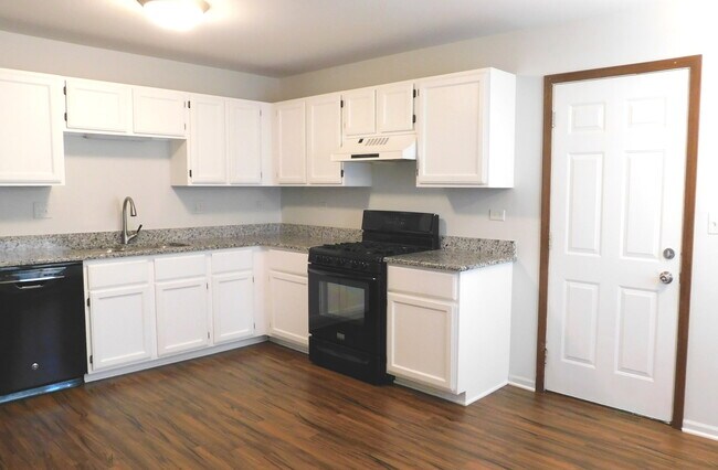 Building Photo - 1645 Hilton Head Dr
