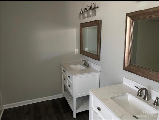 Building Photo - 100 Coventry Dr