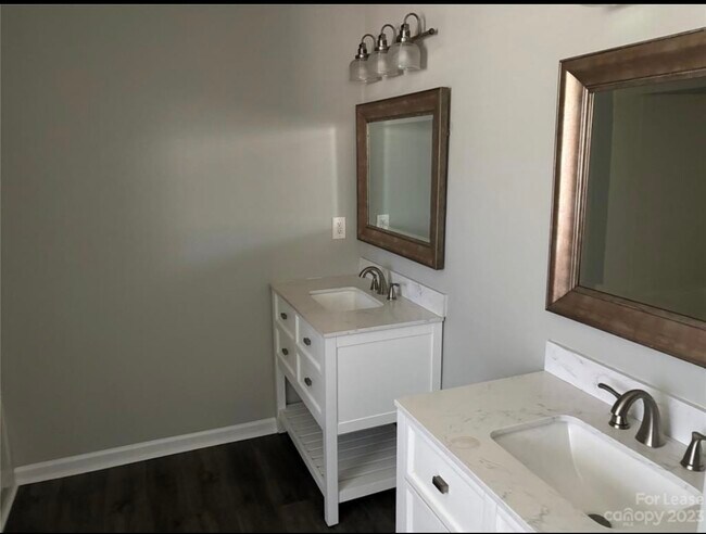 Foto del edificio - 100 Coventry Dr