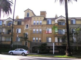 Foto principal - 2245 S Beverly Glen Blvd