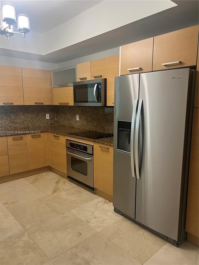 Foto del edificio - 3330 NE 190th St