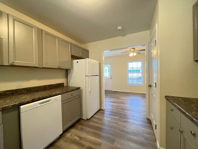 Foto del edificio - 102-106 N. Maple St.