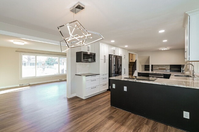 Building Photo - 6385 S Pontiac Ct