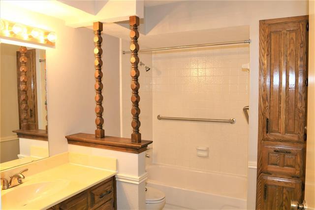 Foto del edificio - 2203 Glen Forest Ln