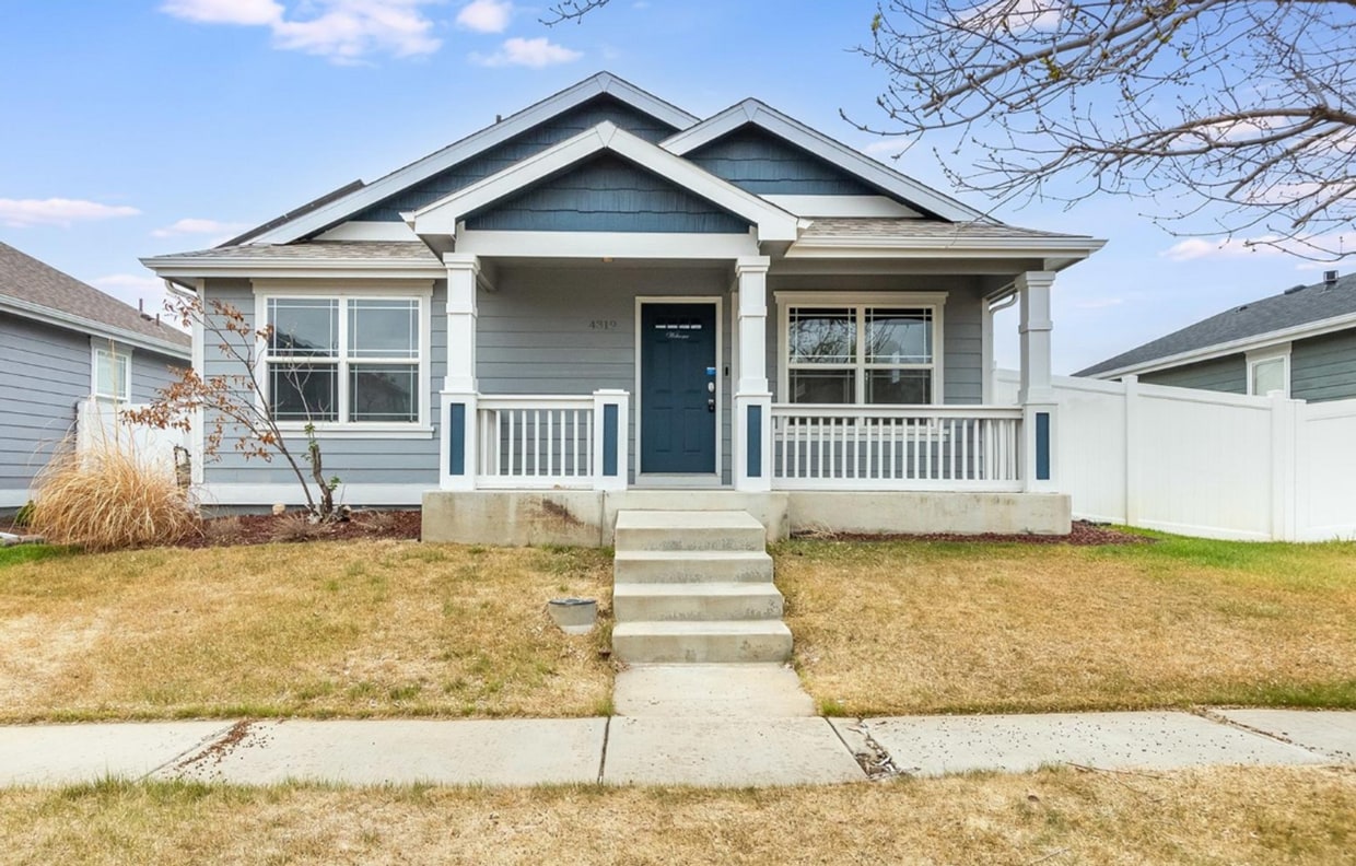 Foto principal - *FIRST MONTHS RENT FREE* 3 BED, 2 BATH MOD...