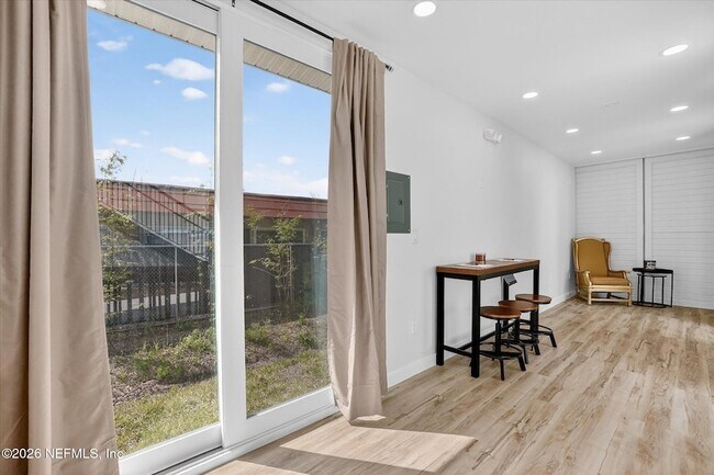 Foto del edificio - 8778 Waterfront Terrace