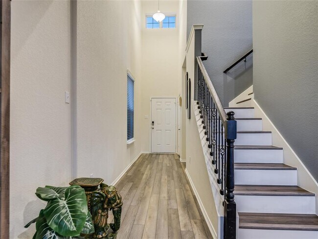 Building Photo - 441 Bella Luna Way