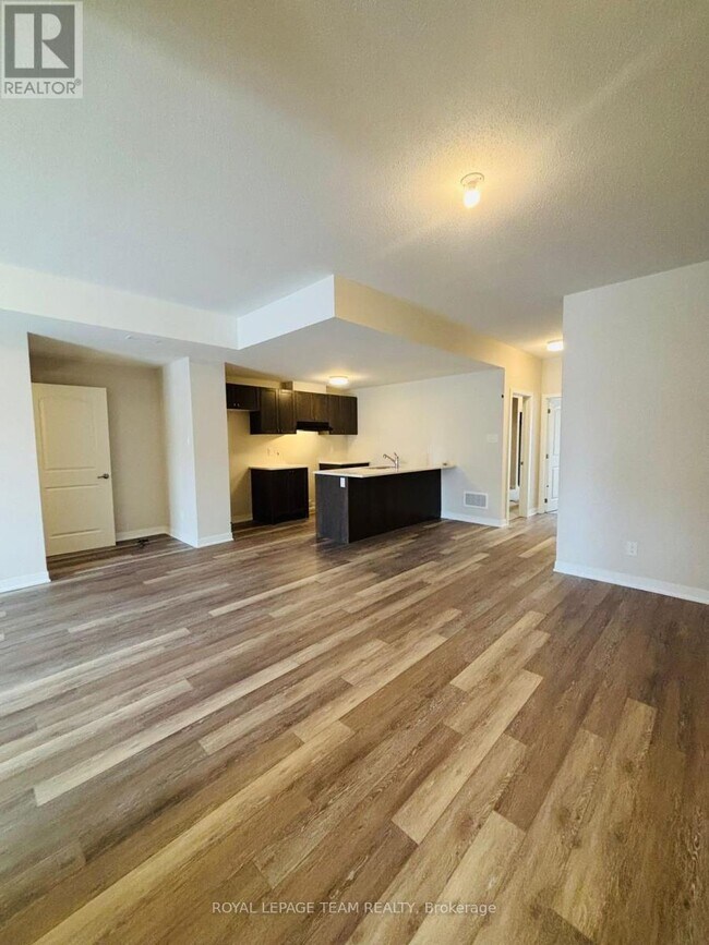 Building Photo - 908 Lillian Freiman Private