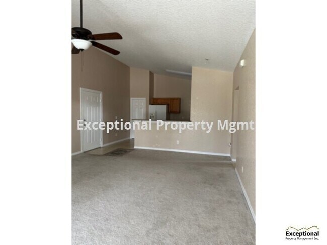 Foto del edificio - First Month Free! 2 Bedroom 2 bath Convenient Location! WATER INCLUDED!!