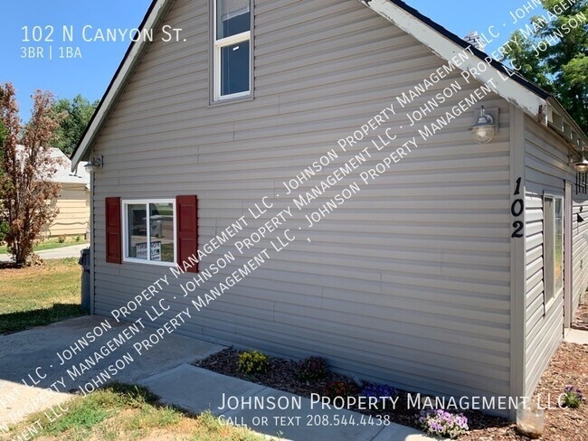 Foto del edificio - Nampa Cottage house with large yard area a...