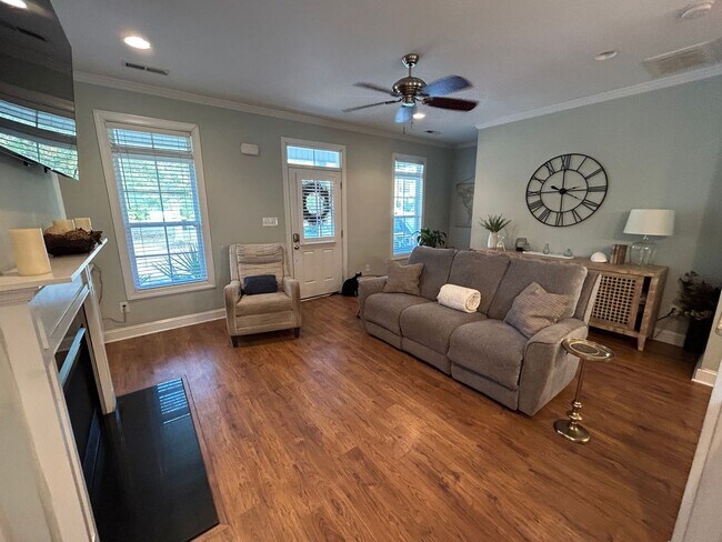 Building Photo - Enjoy private living in this beautiful 3 b...