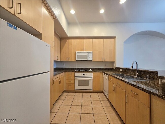 Building Photo - 20 E Serene Ave