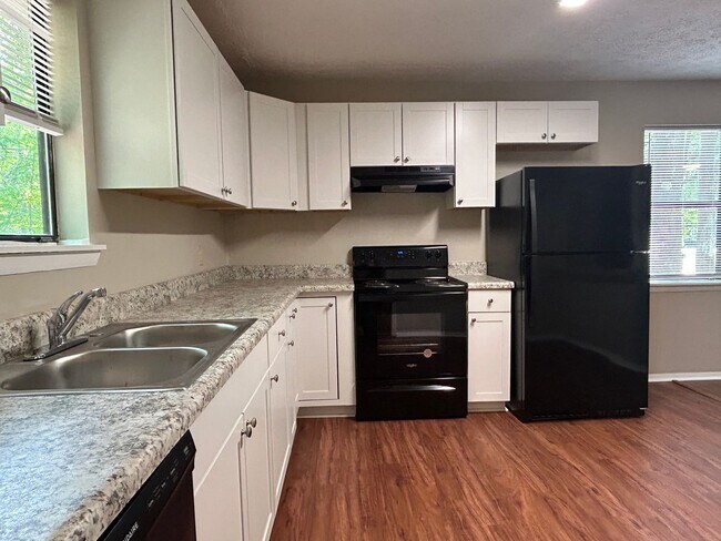 Foto del edificio - 1625/1627 Cedar Shoals Dr