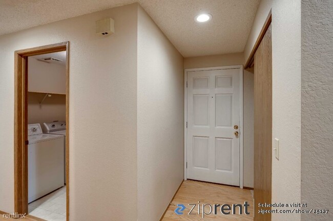 Foto del edificio - 2 br, 2 bath Condo - 8006 146th Avenue Nor...