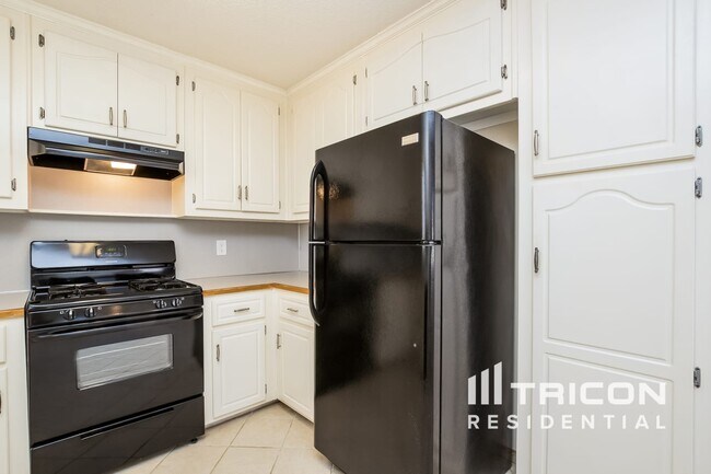 Foto del edificio - 1601 Larkwood Dr