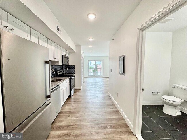 Foto del edificio - 4077 Lancaster Ave