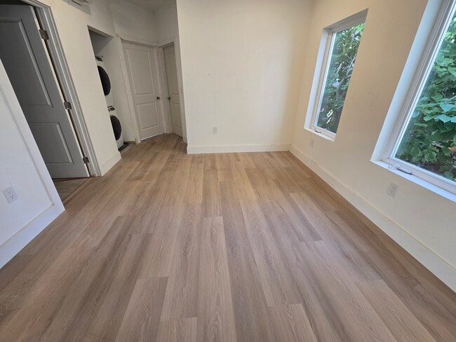 Building Photo - 413 Bellevue Ave