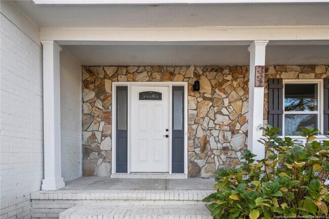 Foto del edificio - 5905 Waterdale Ct