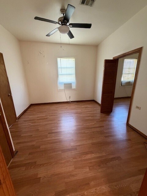 Se proporciona aire acondicionado central en el dormitorio, las unidades de ventana se han ido. - 173 Highway 1003