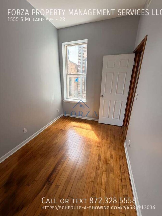 Foto del edificio - 1555 S Millard Ave
