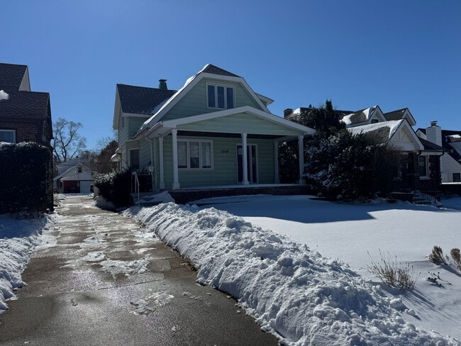 Building Photo - Charming Home For Rent Near UNO & Aksarben