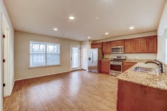 Building Photo - 2612 E 7th St