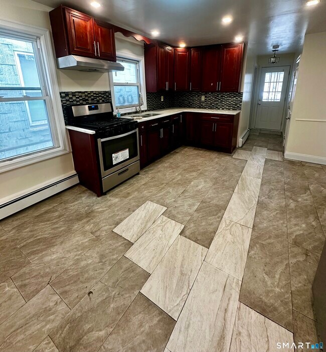 Building Photo - 147 Helen St