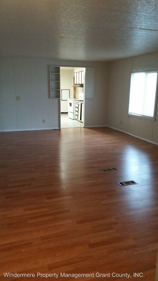 Building Photo - 1123 W Marina Dr