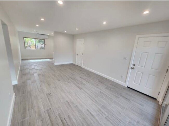 Foto del edificio - 10845 White St
