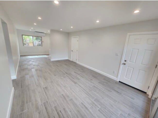 Building Photo - 10845 White St