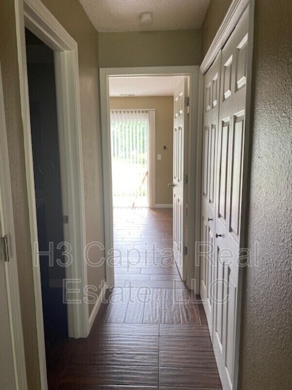 Foto del edificio - 77 Village Ct